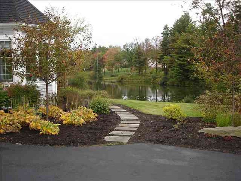 4th image of 738 WALDENS POND Road