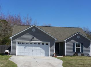 119 Chadwick Acres Rd, Sneads Ferry, NC 28460