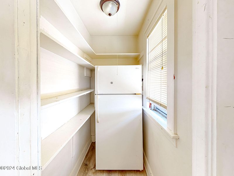 4th image of 606 Morris Street