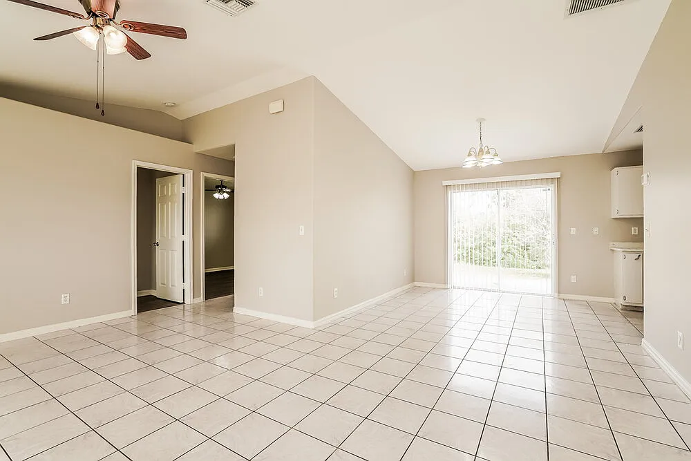 3 bed, 2.0 bath, 1144 sqft, $1,750 — Photo 3