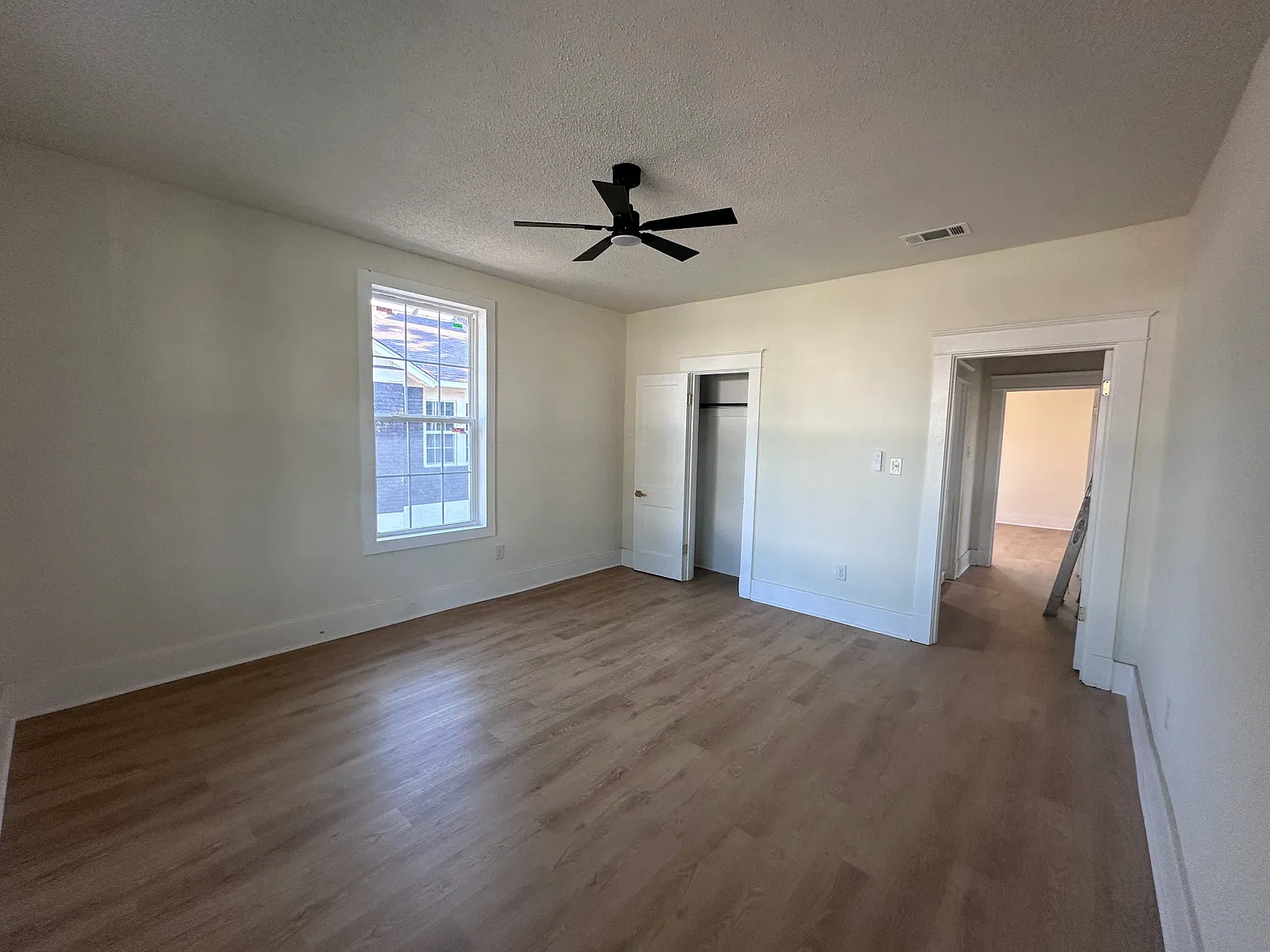 3 bed, $1,600 — Photo 3