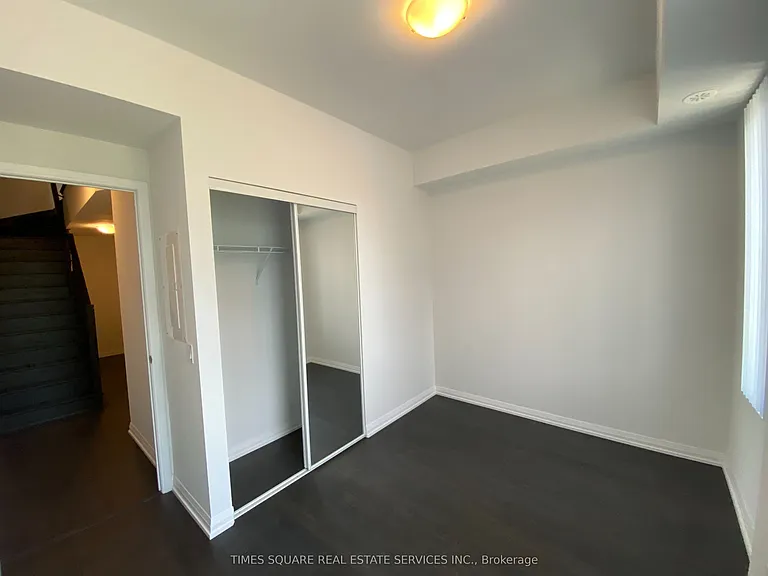 1050 Portage Pkwy #Townhouse 32 — Photo 17