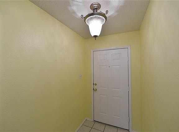 3rd image of 212 Queen Annes Dr