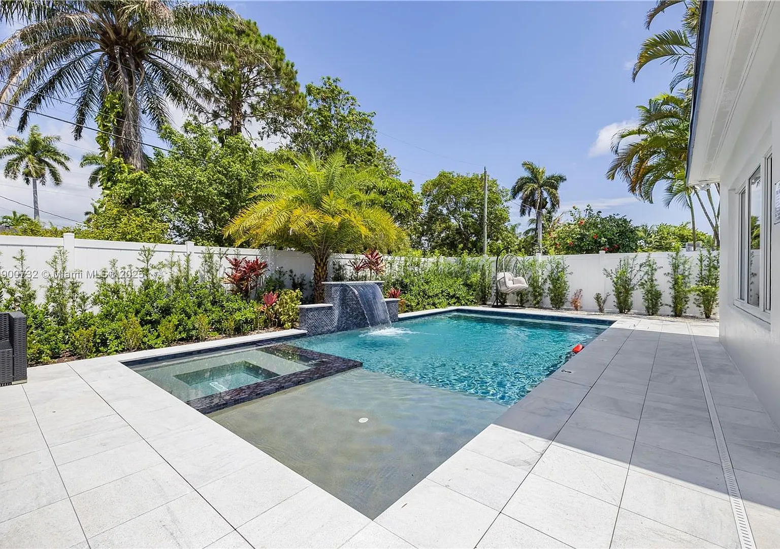 1104 N 13th Terrace, Hollywood, FL 33019 — Photo 1