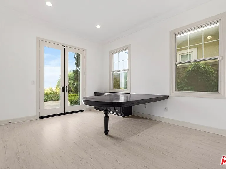 7391 Coastal View Dr — Photo 10