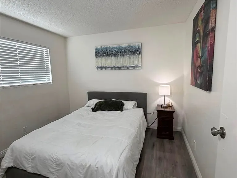 512 Albert Ave #4 — Photo 8