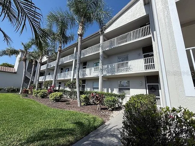 2 bed, 2.0 bath, 1238 sqft, $2,095 — Photo 2