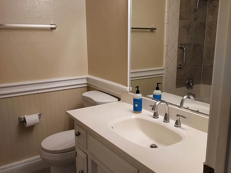 4520 Hackberry Ln — Photo 7