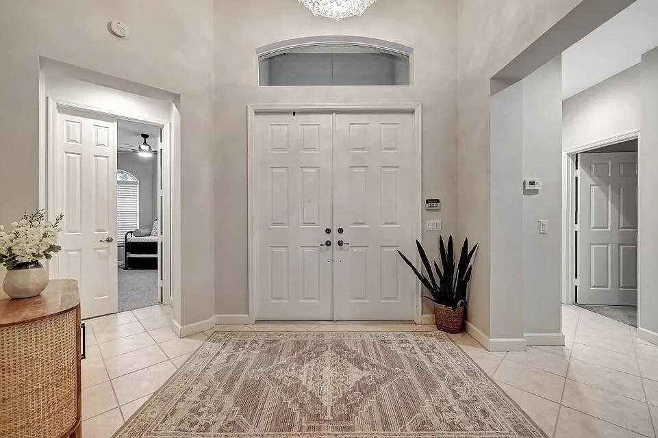 2 bed, 2.5 bath, 2370 sqft, $4,800 — Photo 3