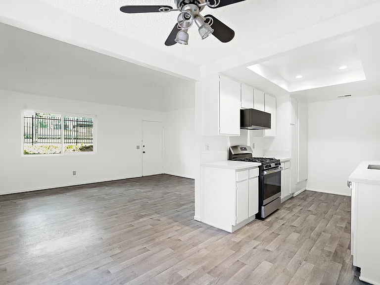 2536 Bryn Mawr Ln — Photo 9