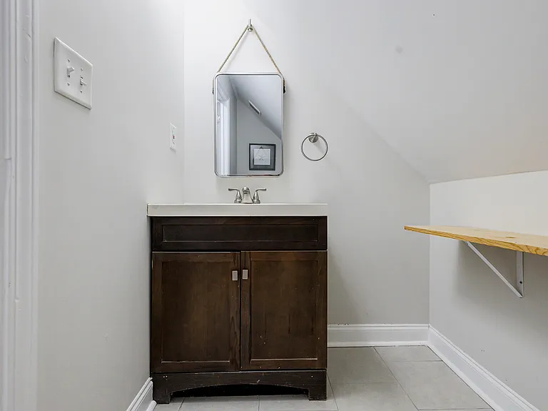 1048 Garibaldi St SW — Photo 7