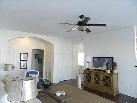 3rd image of 727 Wintergreen Way