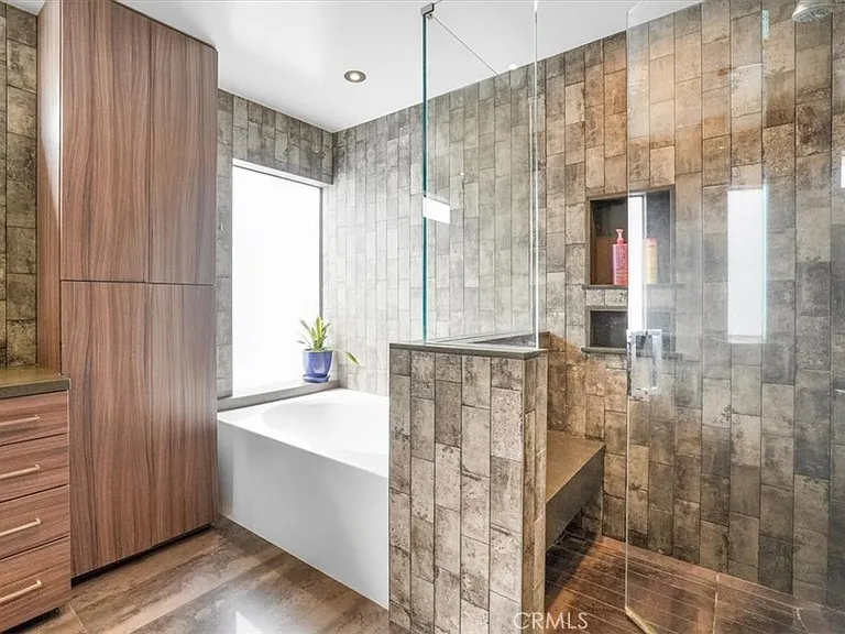 479 Pesaro St — Photo 21