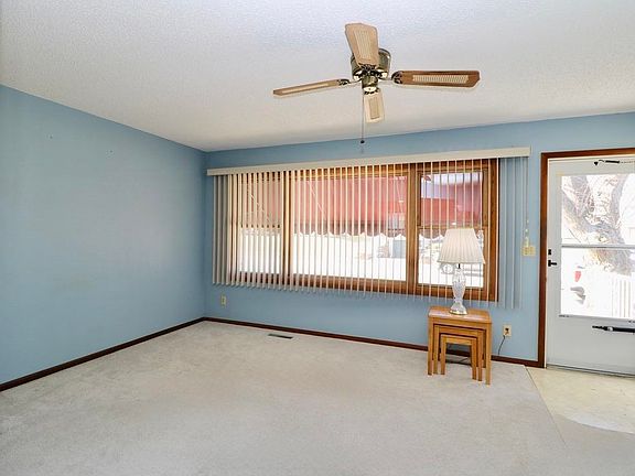 4th image of 2330 Evergreen Dr