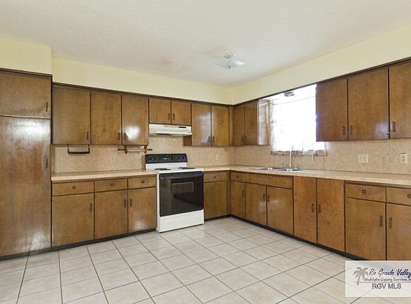 2nd image of 1824 Rosinante St
