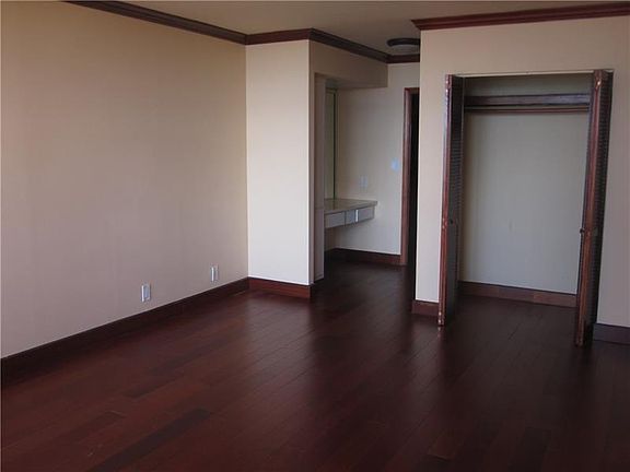 5th image of 2500 Parkview Dr APT 1605