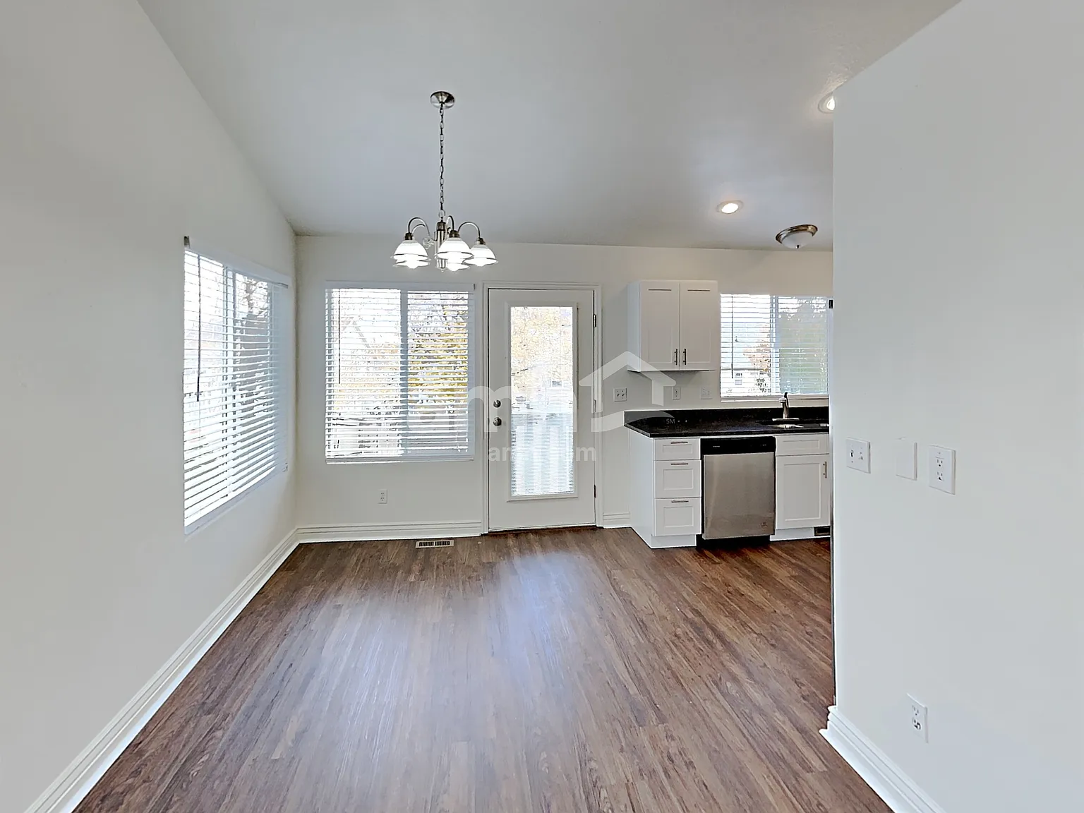 6 bed, 3.0 bath, 2500 sqft, $2,710 — Photo 4