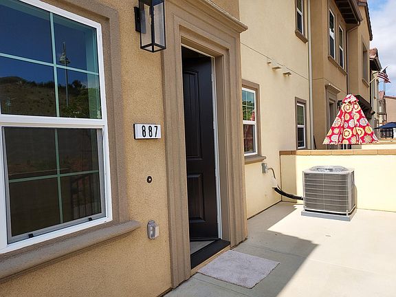 2nd image of 887 Blackstone Dr