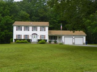 3 Lakes Pond Rd, Waterford, CT 06385