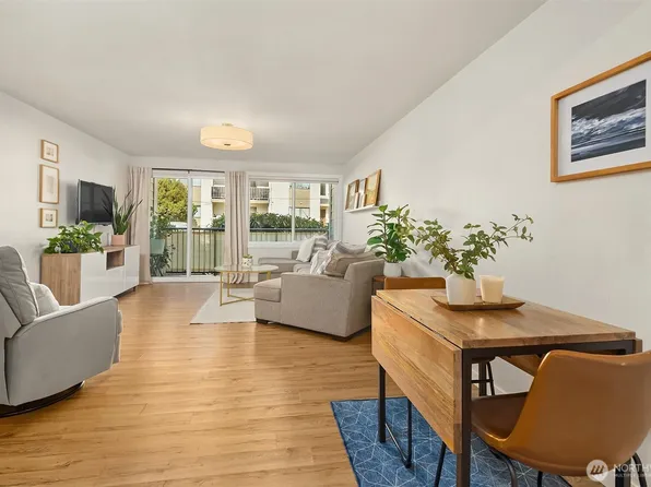 11556 Greenwood Avenue N #102, Seattle, WA 98133