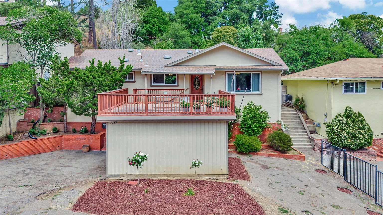 5072 Seaview Ave photo 1