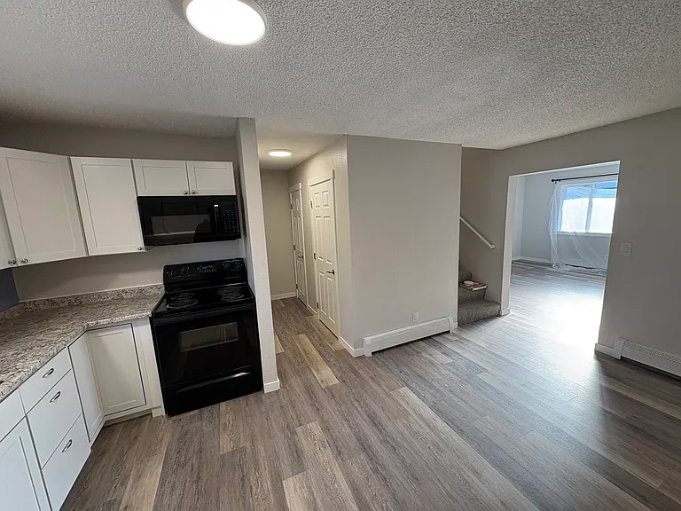 3251 E 42nd Ave #B — Photo 7