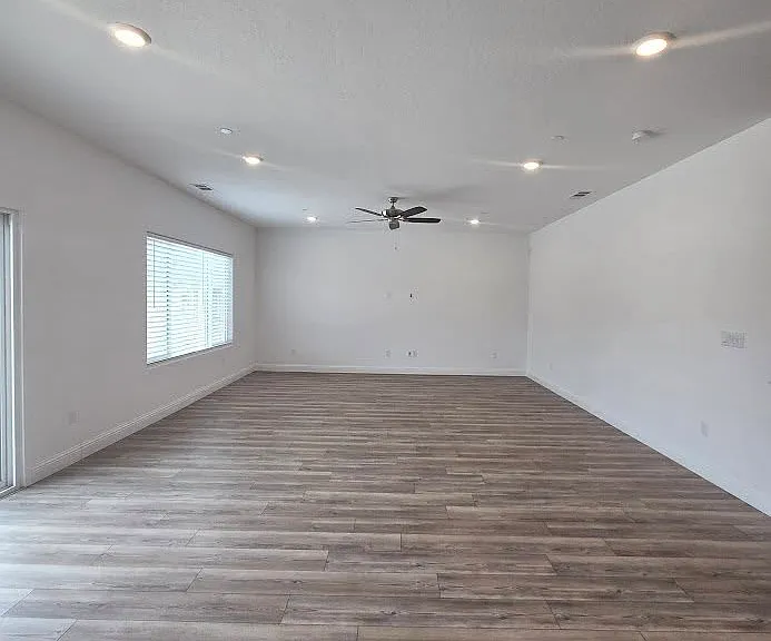 2320 S Claremont Ave — Photo 18