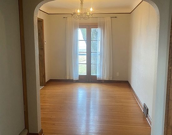 4th image of 5204 46th Ave S