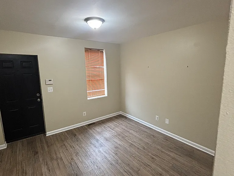 611 W Lafayette Ave — Photo 3