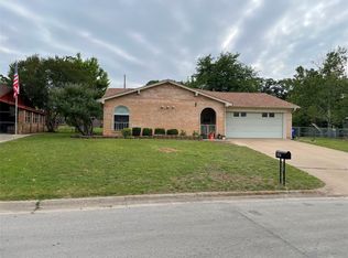 1004 Gladstone Ave, Azle, TX 76020