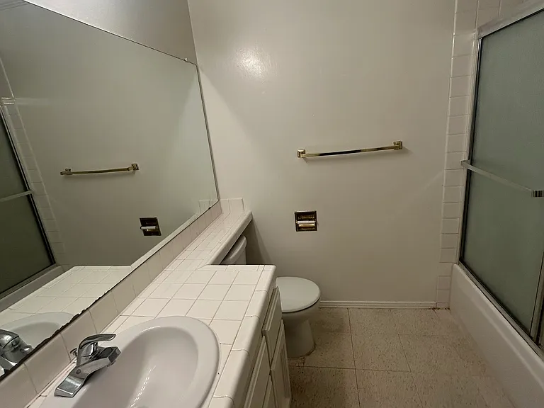 974 E Buckhill Rd — Photo 9