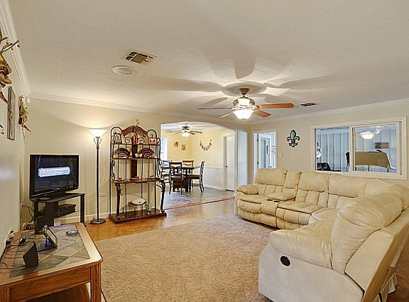 4th image of 103 Asphodel St