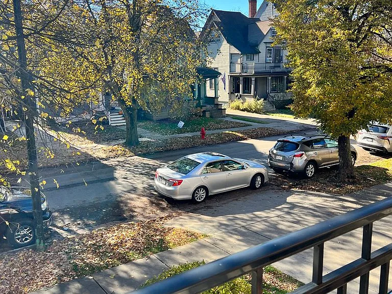 305 W Utica St — Photo 24
