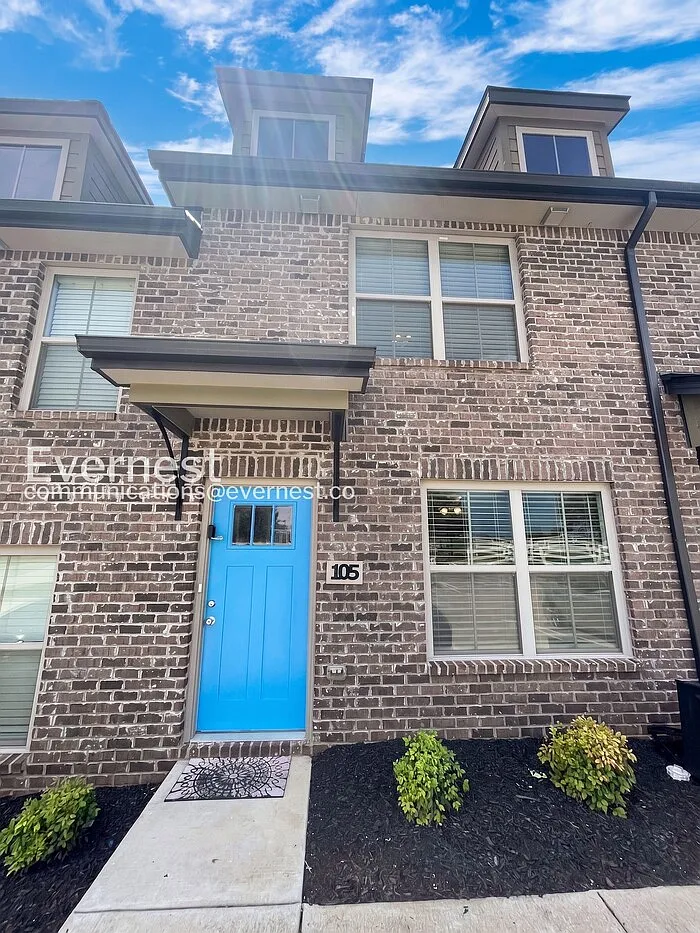 3 bed, 3.0 bath, 1376 sqft, $1,345 — Photo 2