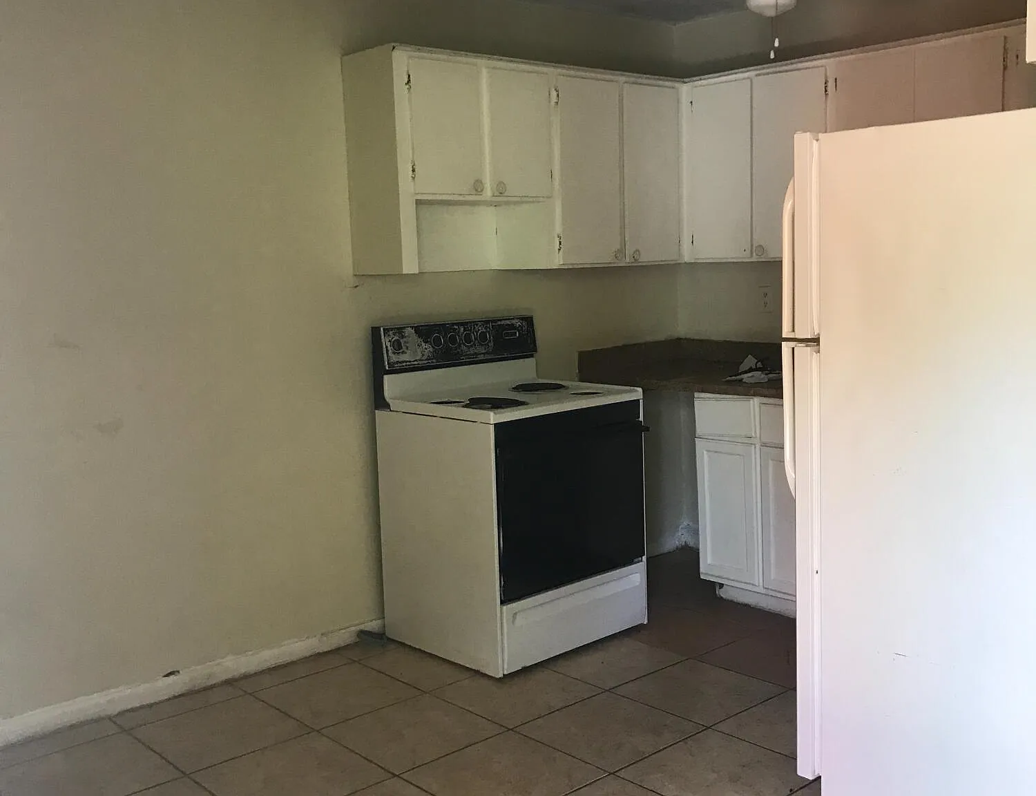 827 NW 10th Ter — Photo 3