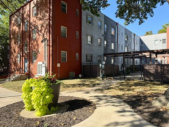 3rd image of 625 E Armour Blvd #629-2F