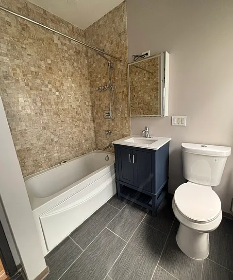 1151 W Erie St #3F — Photo 20
