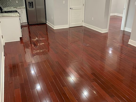 3rd image of 302 Richmond St #18