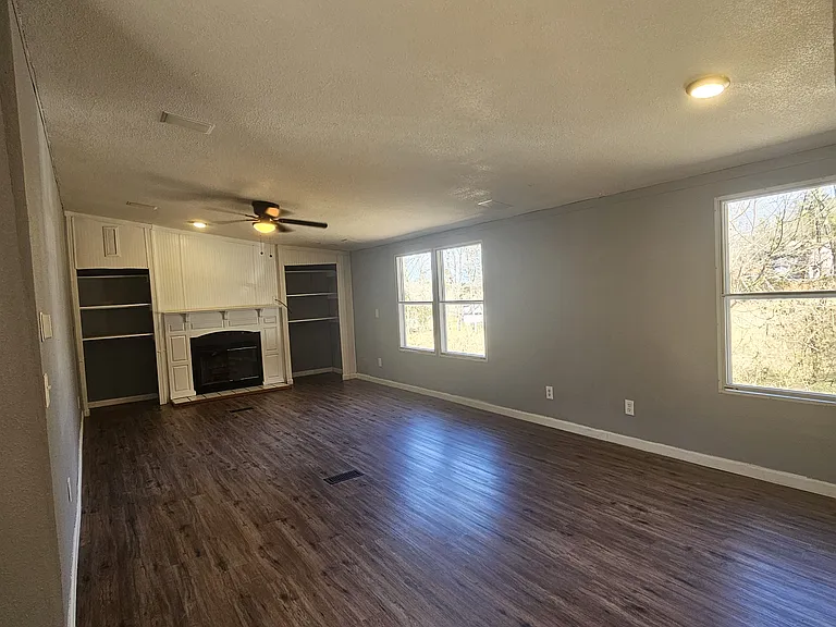 3918 Conley Ln — Photo 5