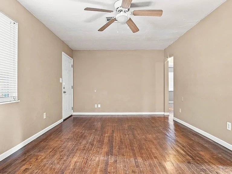 4705 S Hudson Ave — Photo 11