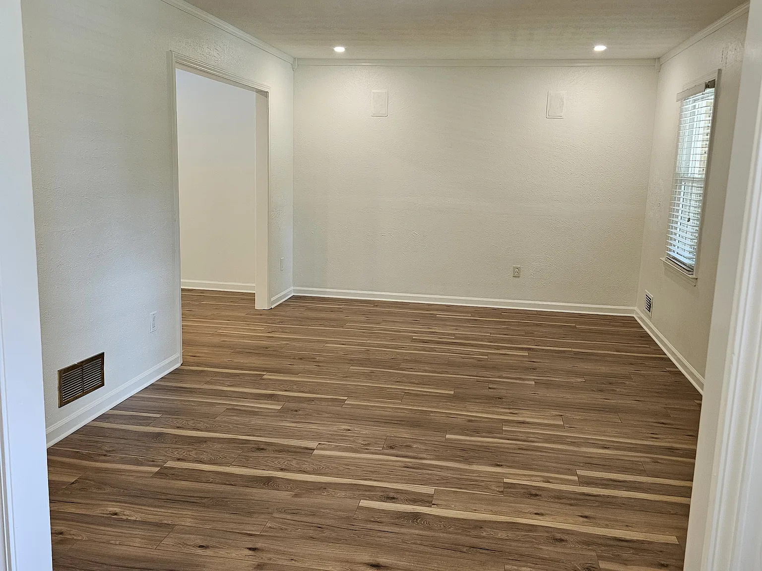 4 bed, 2.5 bath, 2044 sqft, $3,400 — Photo 4