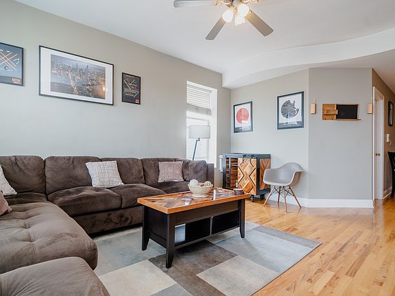 4th image of 4348 N Sacramento Ave #3