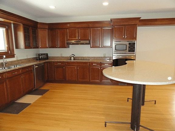 5th image of 11601 Wade Park Ave
