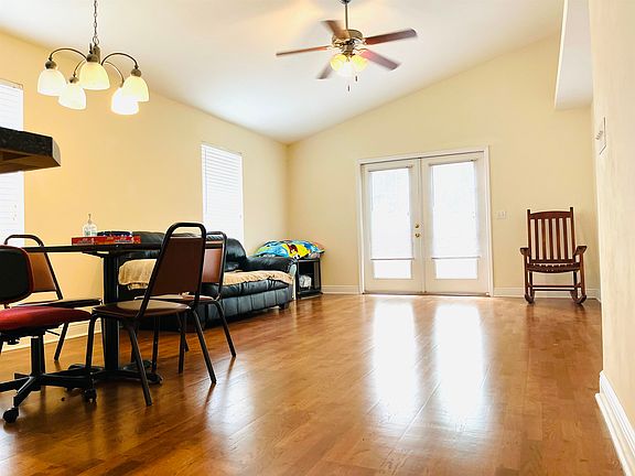 4th image of 1413 Crescent Hills Dr
