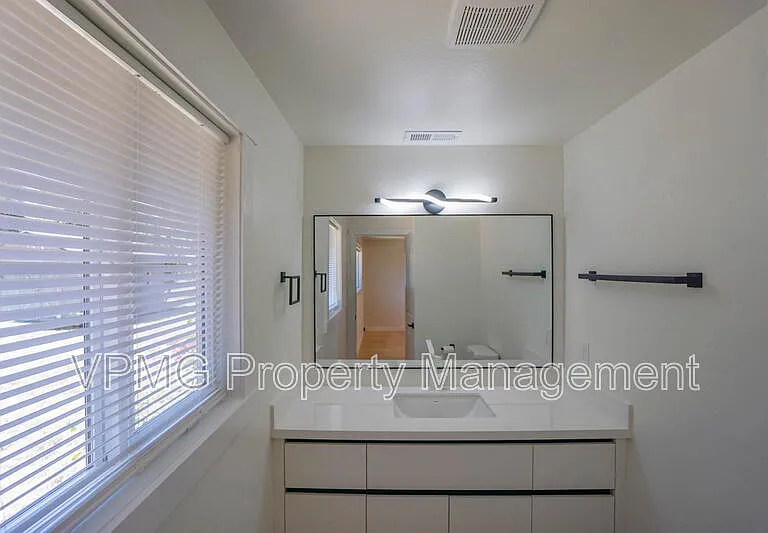 19505 NE 11th St — Photo 26