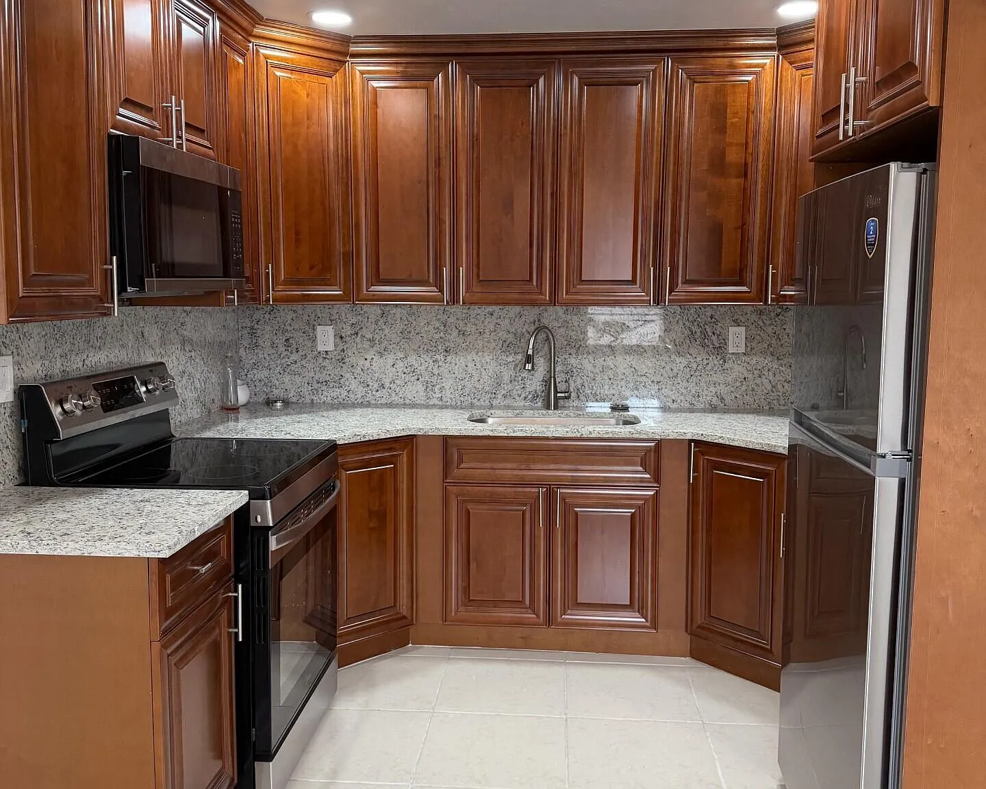 2 bed, 1.0 bath, 850 sqft, $1,850 — Photo 3