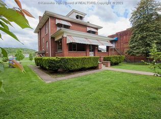 86 River St, Buffalo, WV 25033