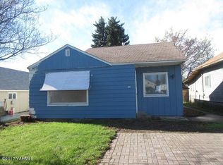 122 E Fremont Ave, Selah, WA 98942