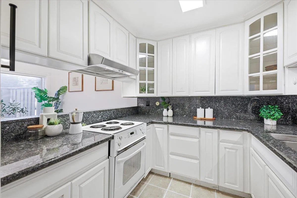 2 bed, 1.5 bath, 1209 sqft, $3,998 — Photo 3