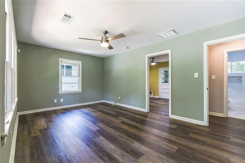 3 bed, 1.0 bath, 1044 sqft, $1,595 — Photo 4